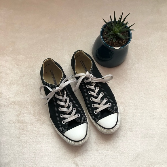 chuck taylor low cut black